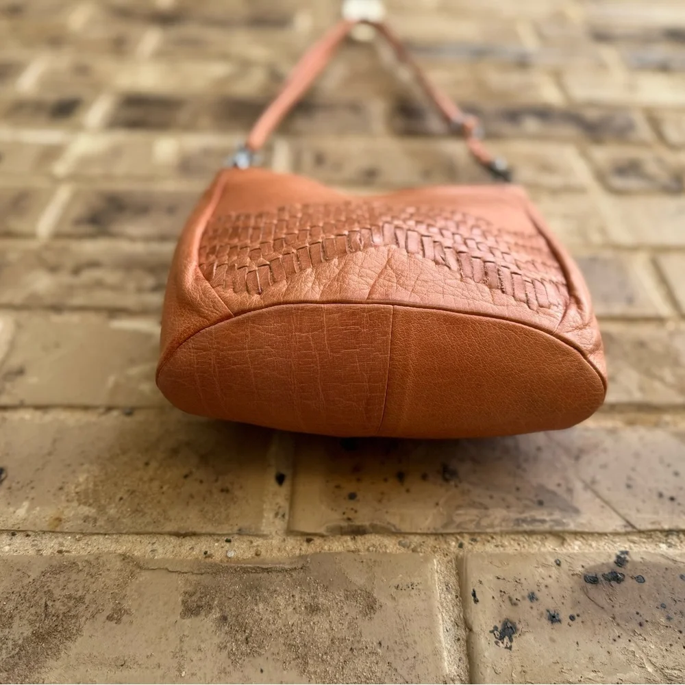 Day and Mood leather Peony Crossbody bag woven design - Picture 4 of 13
